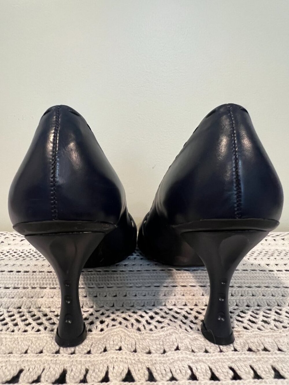 BCBG BCBGirls Navy Blue Pumps Size 7.5 - Picture 4 of 5